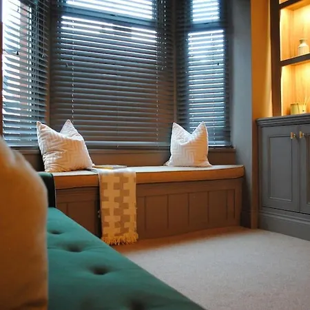 Villa Cosy Renovated House In Warrington Exterior foto