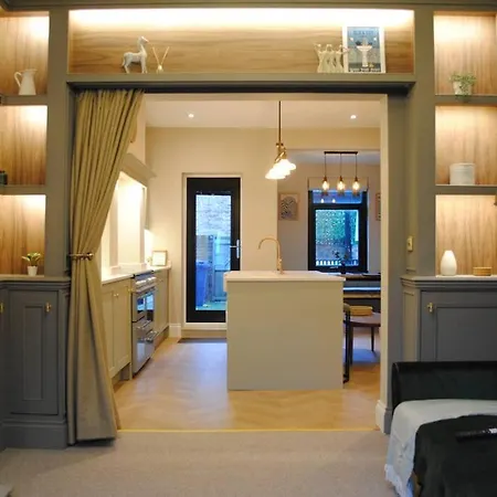 Villa Cosy Renovated House In Warrington Exterior foto