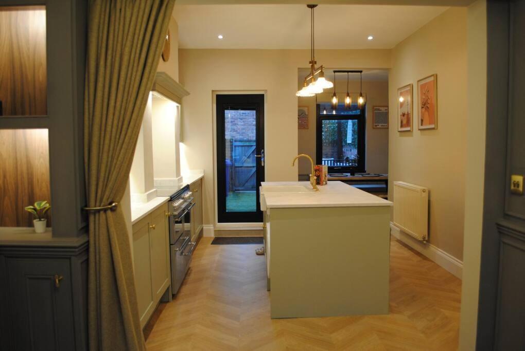 Holiday home Cosy Renovated House In Warrington