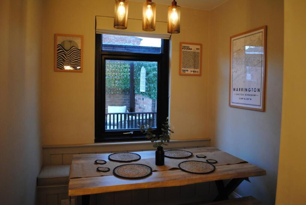 Cosy Renovated House In * Warrington